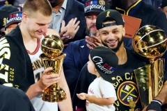 湖人转会传闻：莫兰特加盟雄鹿，交易细节揭晓